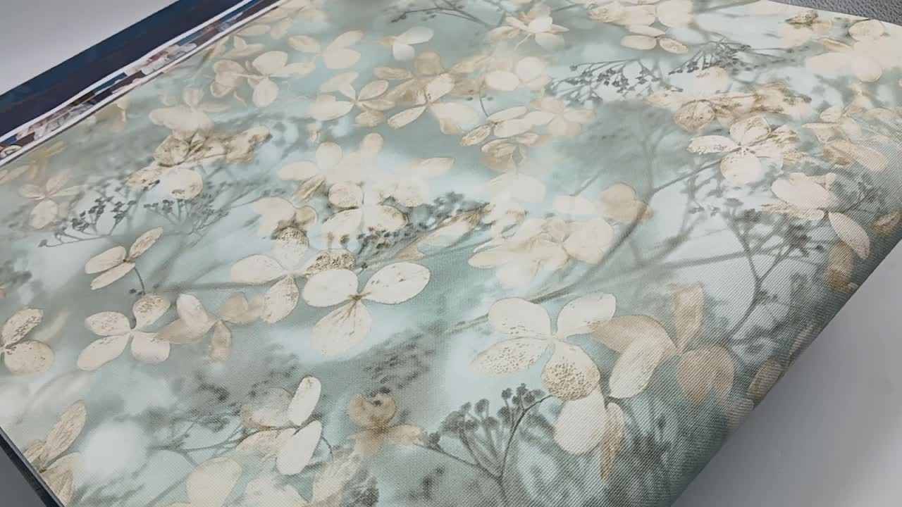 Virágmintás vinyl tapéta vízkék alapon bézs virágokkal