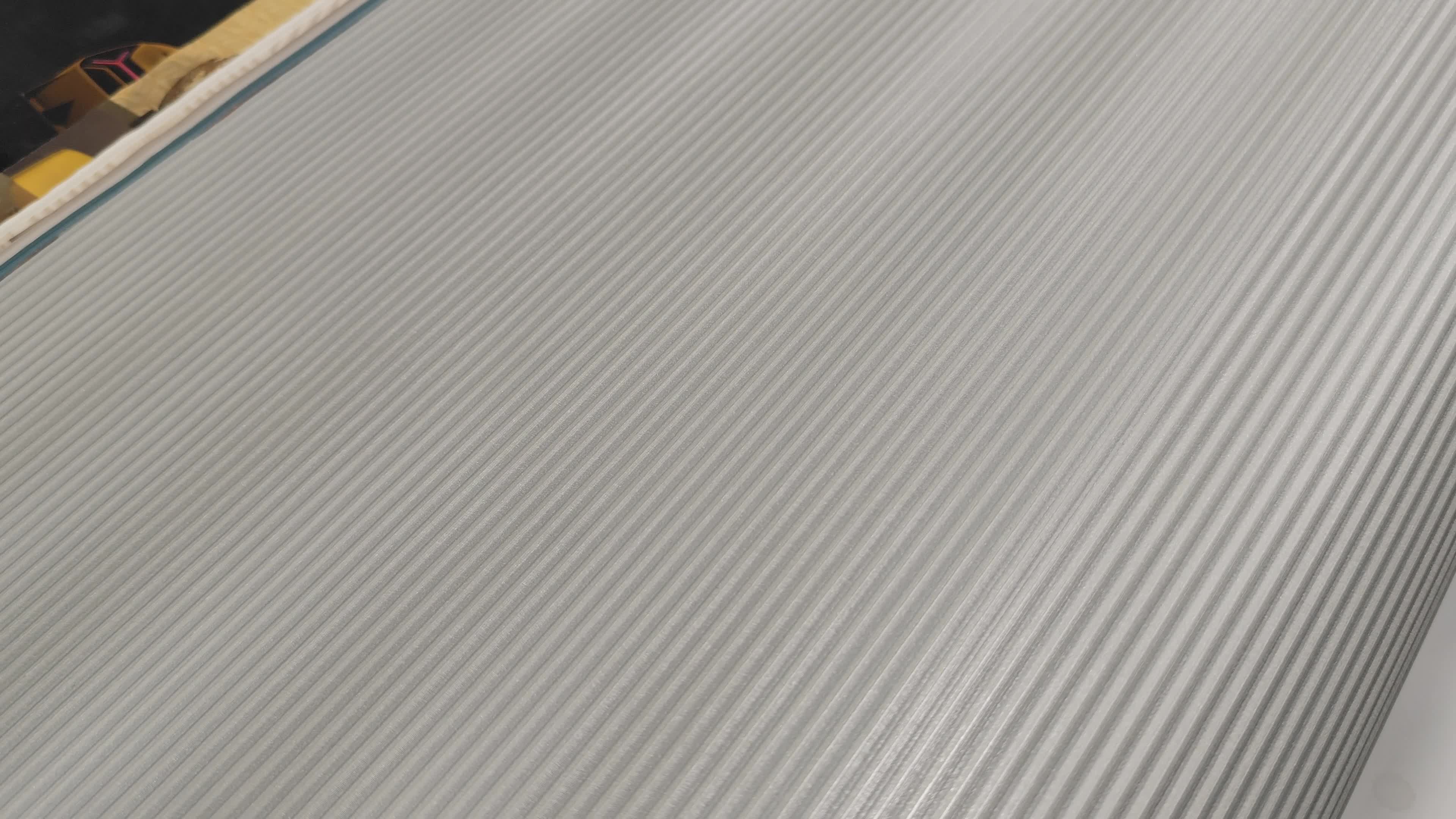 Lamborghini olasz tapéta ezüst anyagában mintás csíkos mintával