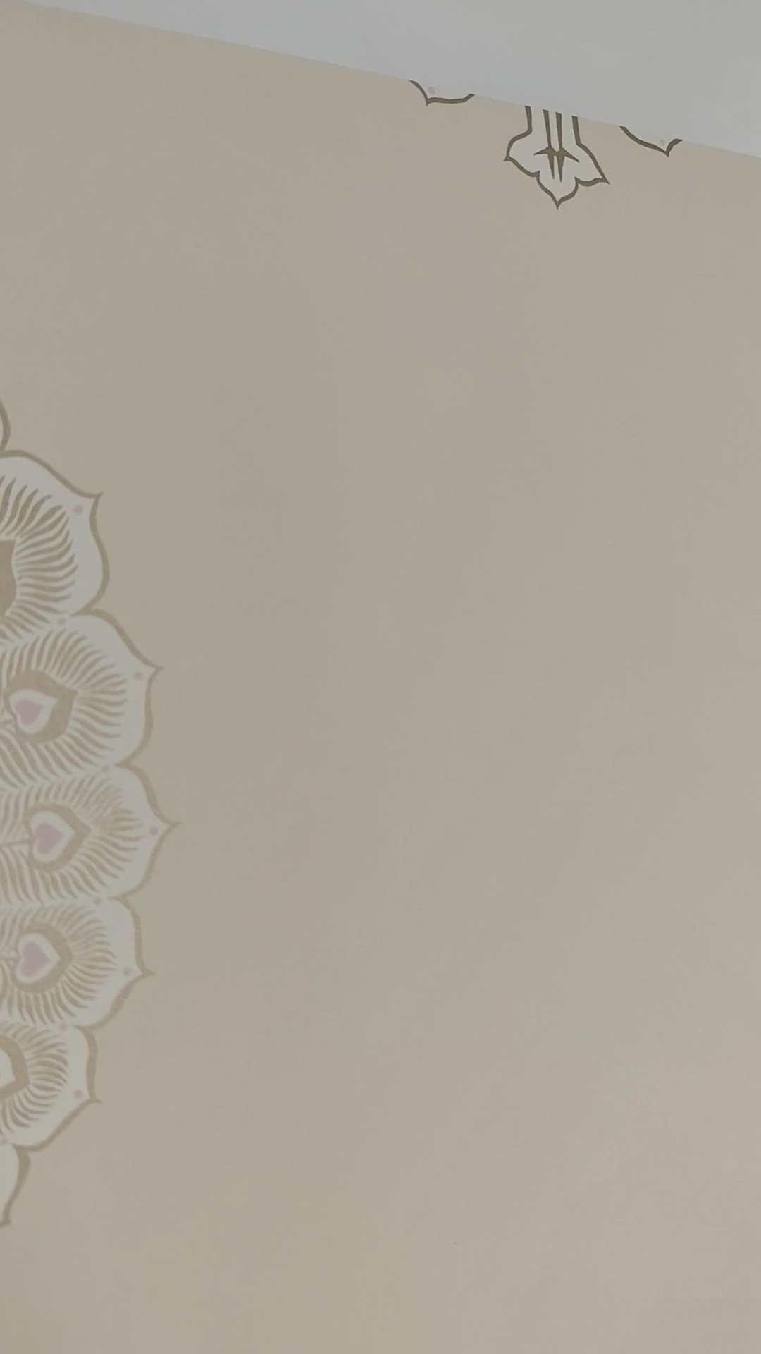 Páva mintás pasztel krém angol Sanderson design tapéta