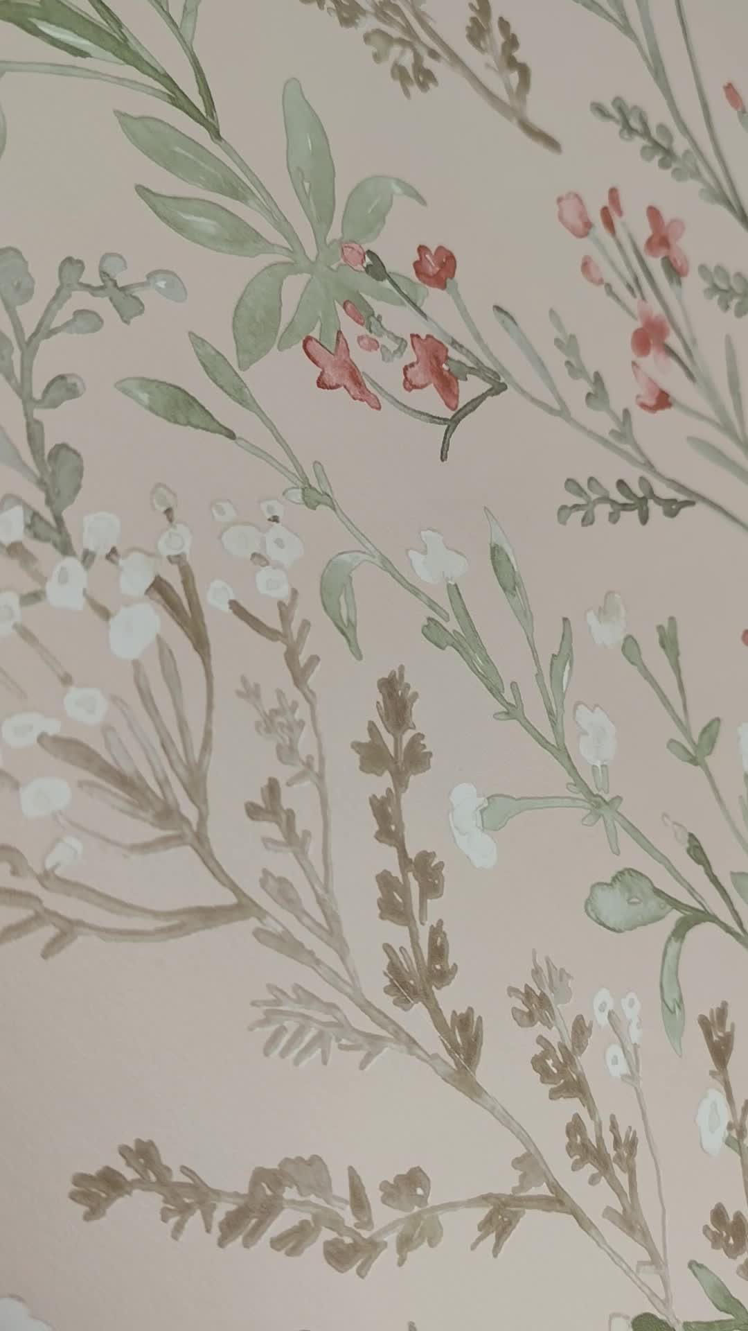 Púderrózsaszín mezei virágos dekor tapéta akvarell mintával