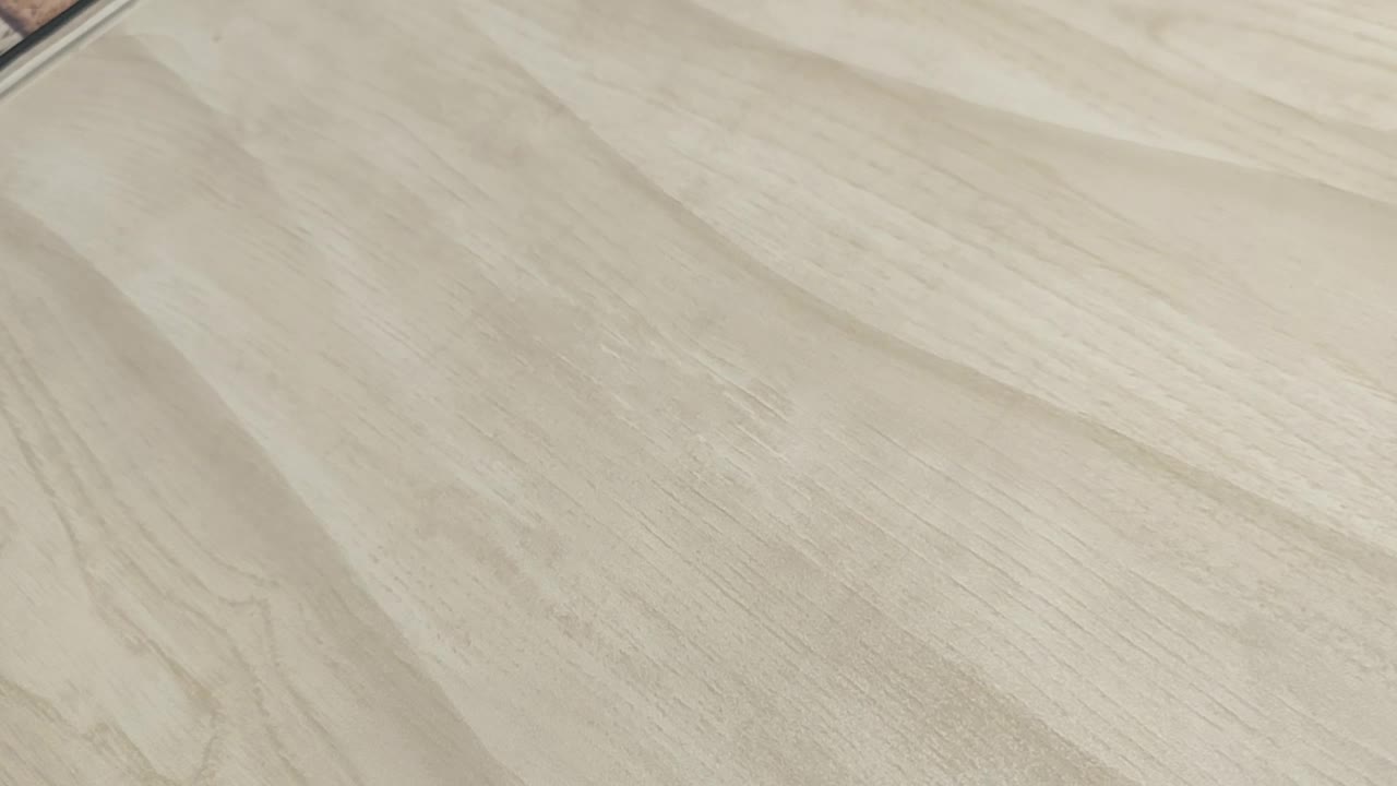 Barna dekor tapéta hullám és fahatású mintával