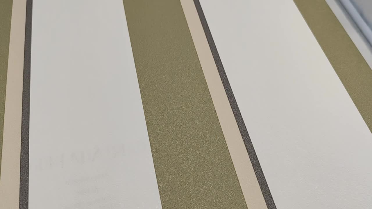 Csíkos mintás modern stílusú dekor tapéta zöld fehér színben