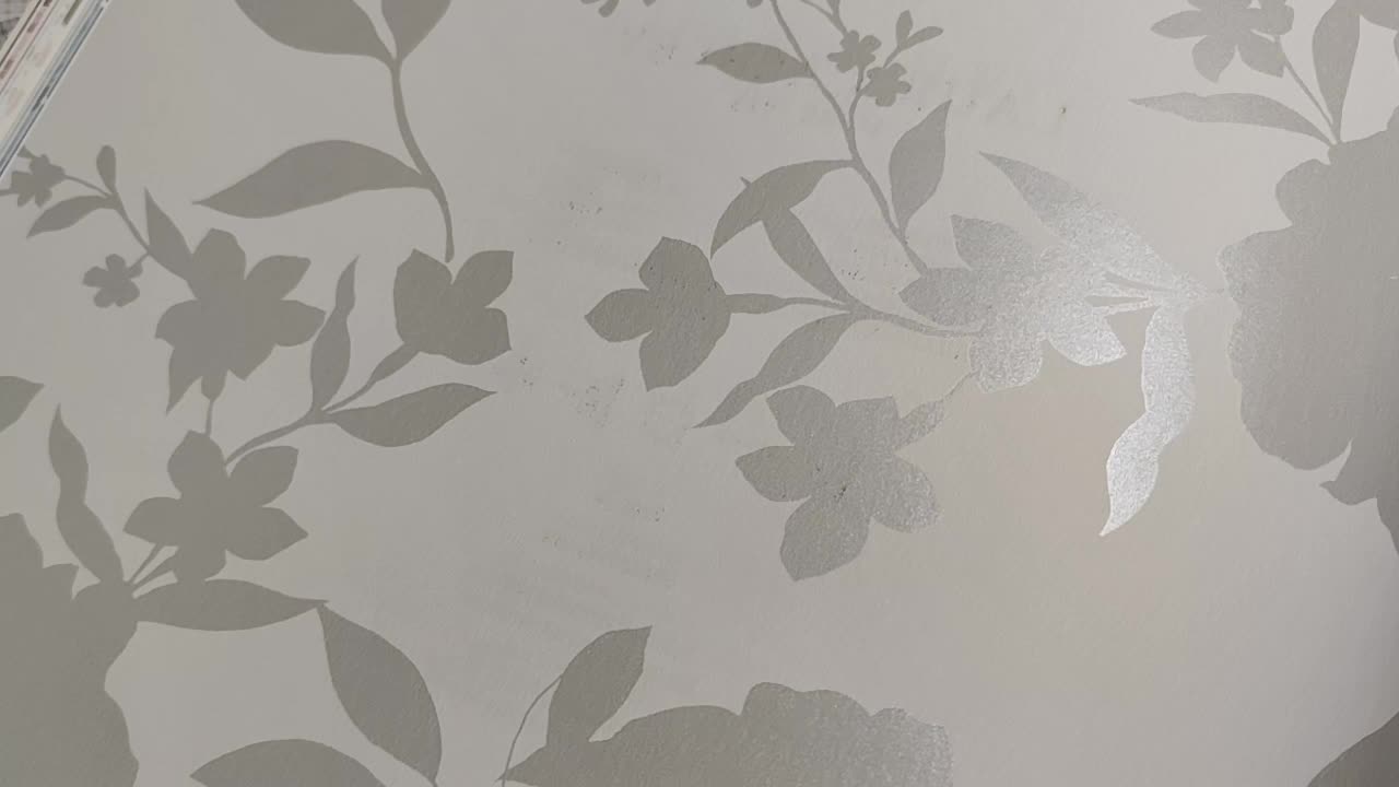 Elegáns Laura Ashley virág mintás dekortapéta szürke és metálos mintával