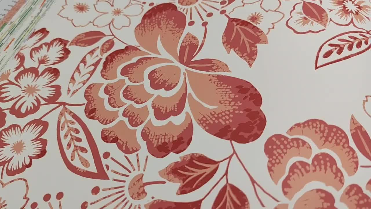 Dekor tapéta korall színű rajzolt virág mintával