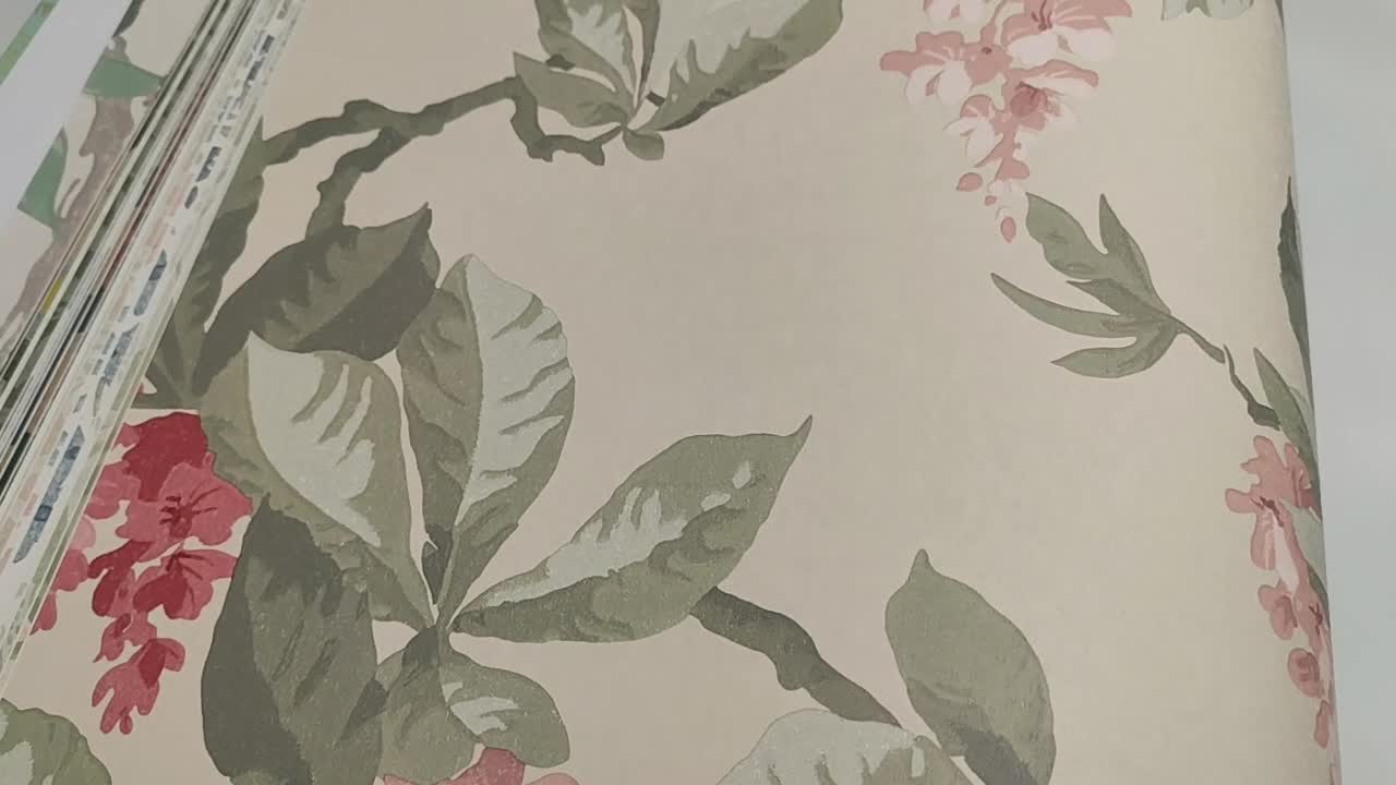 Elegáns angolos stílusú szürkés biege, zöld virág és levél mintás dekor tapéta