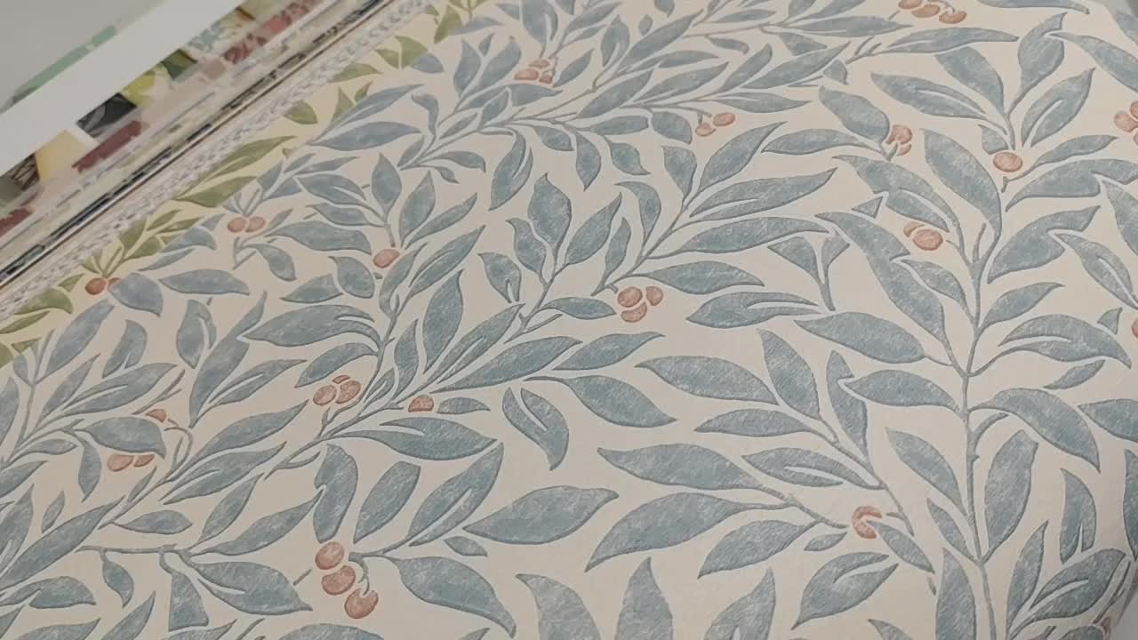 Dekor tapéta levél mintával kék színben skandi stílusban