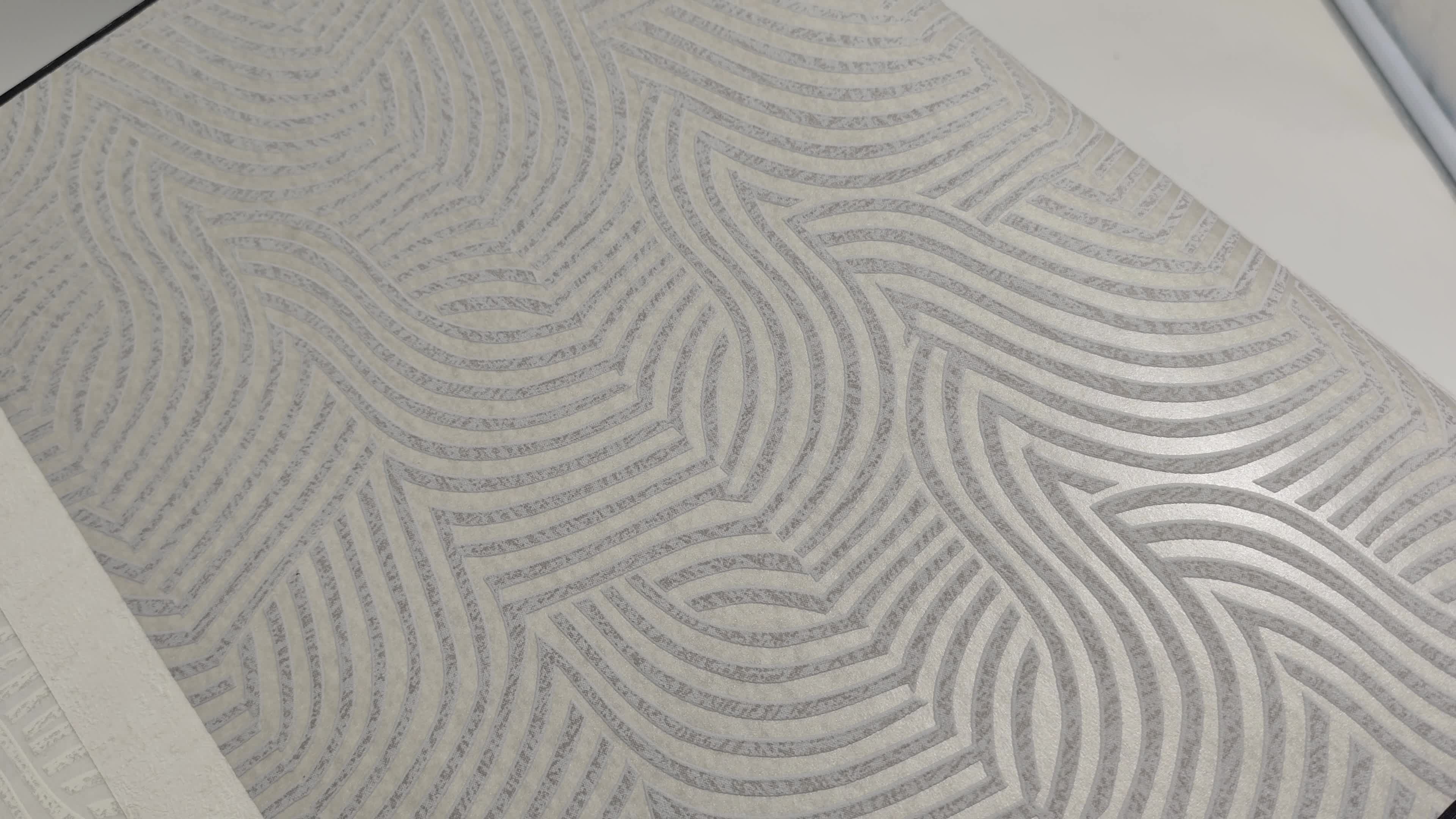 Elegáns mosható dekor tapéta vonalas mintával szürke és ezüst színben