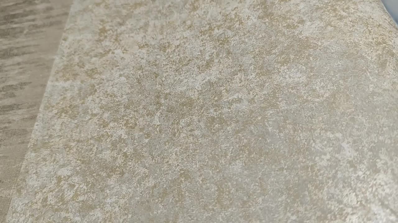 Bézs arany tapéta koptatott mintával