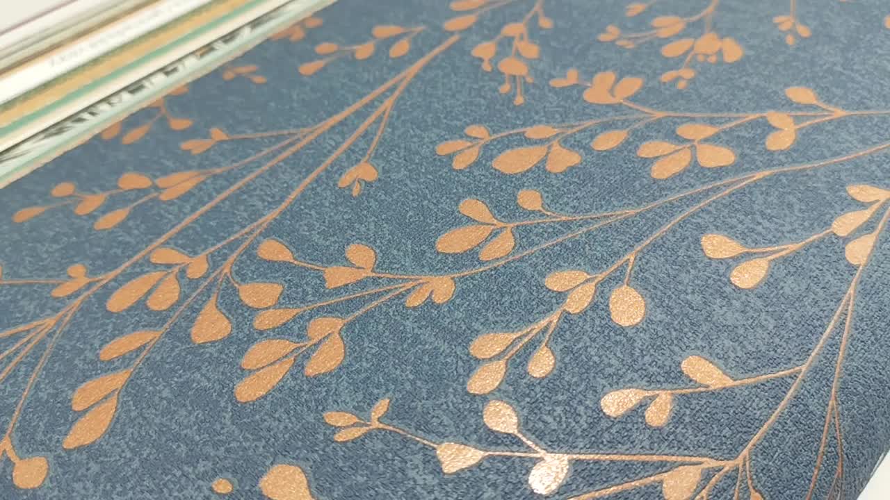 Levélmintás dekor tapéta sötétkék bronz metál mintával