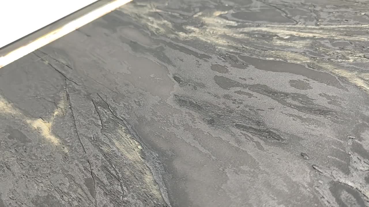 Elegáns fekete és óarany márvány mintás Roberto Cavalli design tapéta