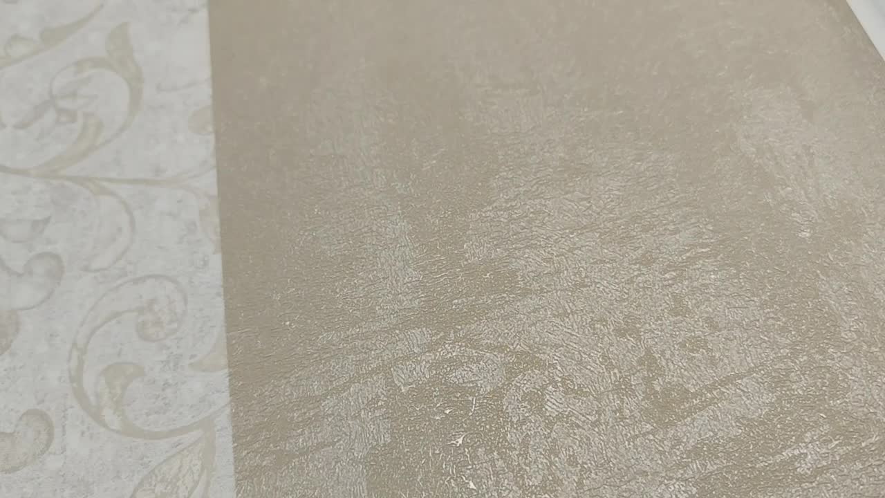 Bézs, pezsgő színű metálfényű tapéta