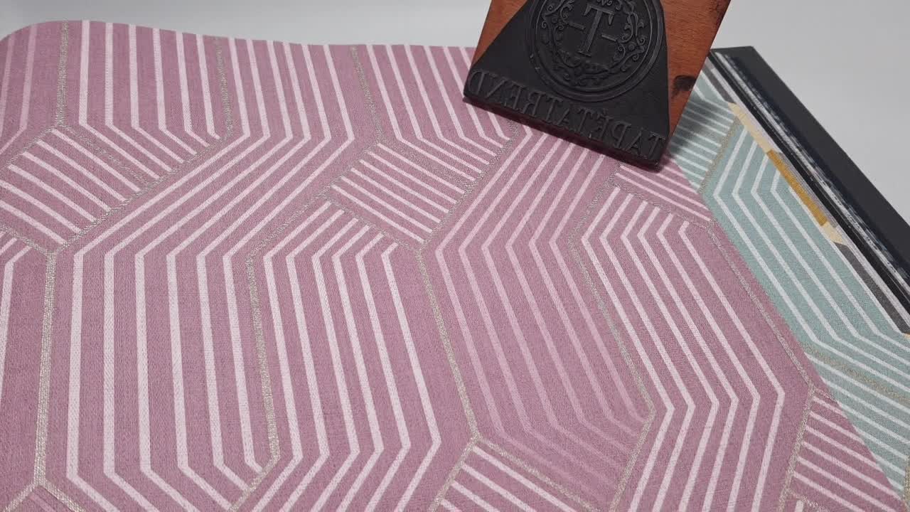 Lila geometrikus mintás vlies design tapéta