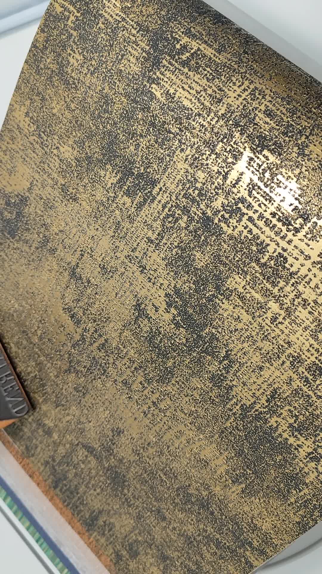 Dekor tapéta fekete metál arany koptatott mintával