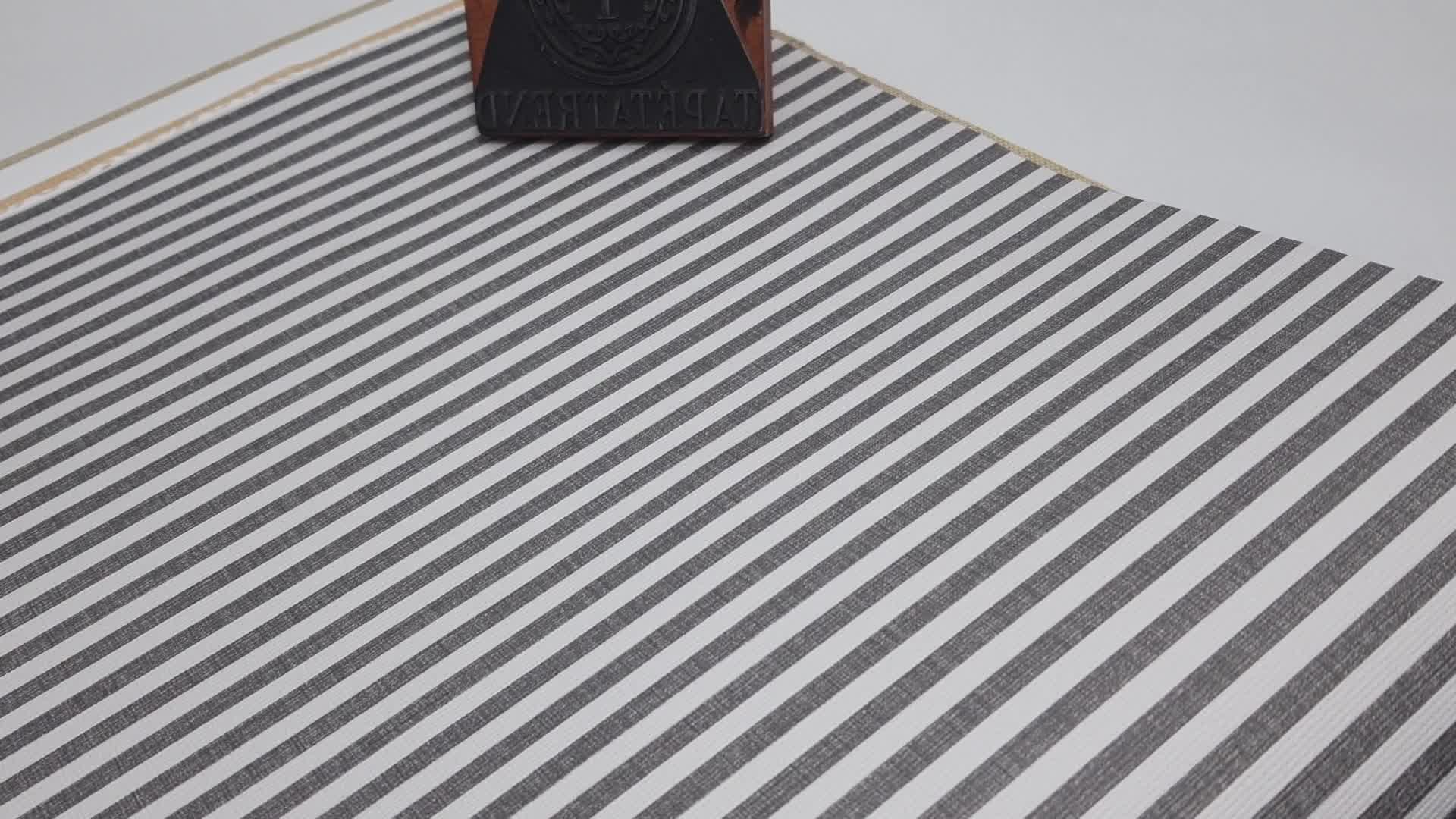 Szürke vékony csíkos mintás gyerektapéta