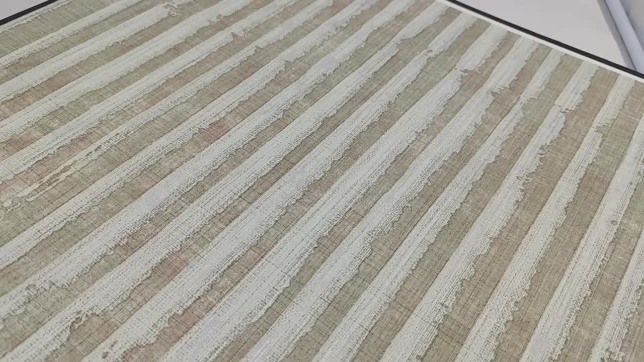 Halványzöld hosszanti csíkos parato design tapéta