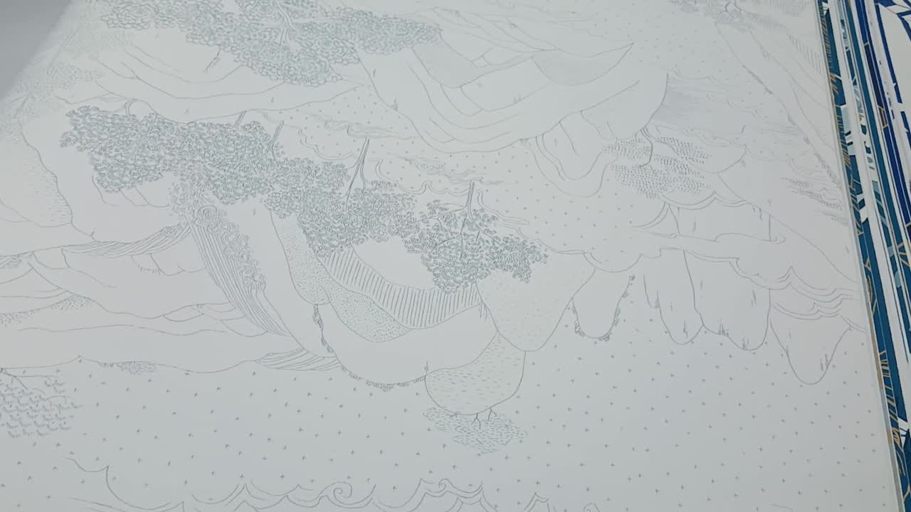 Világoskék tapéta rajzolt hatású japán hegyvonulat mintával