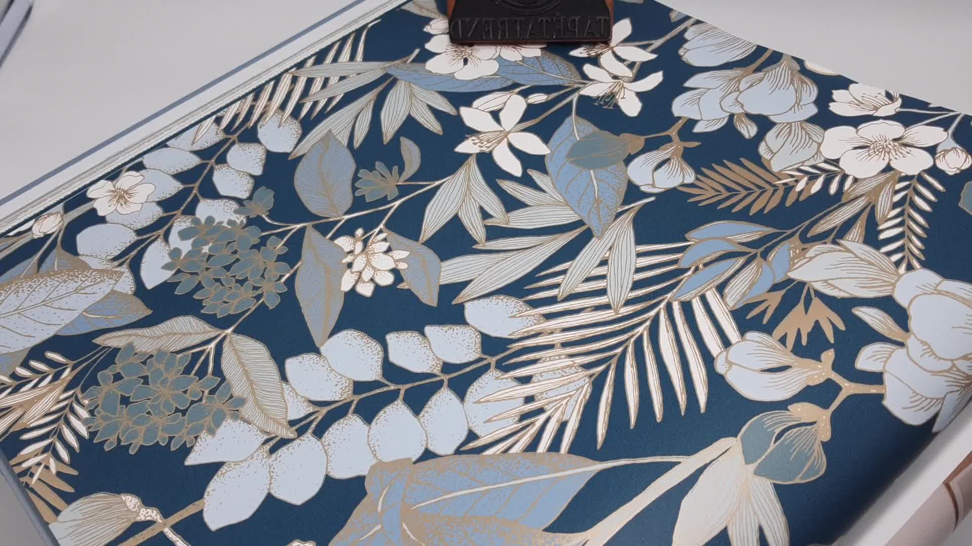 Zöldeskék színű romantikus virágmintás összeállítású tapéta