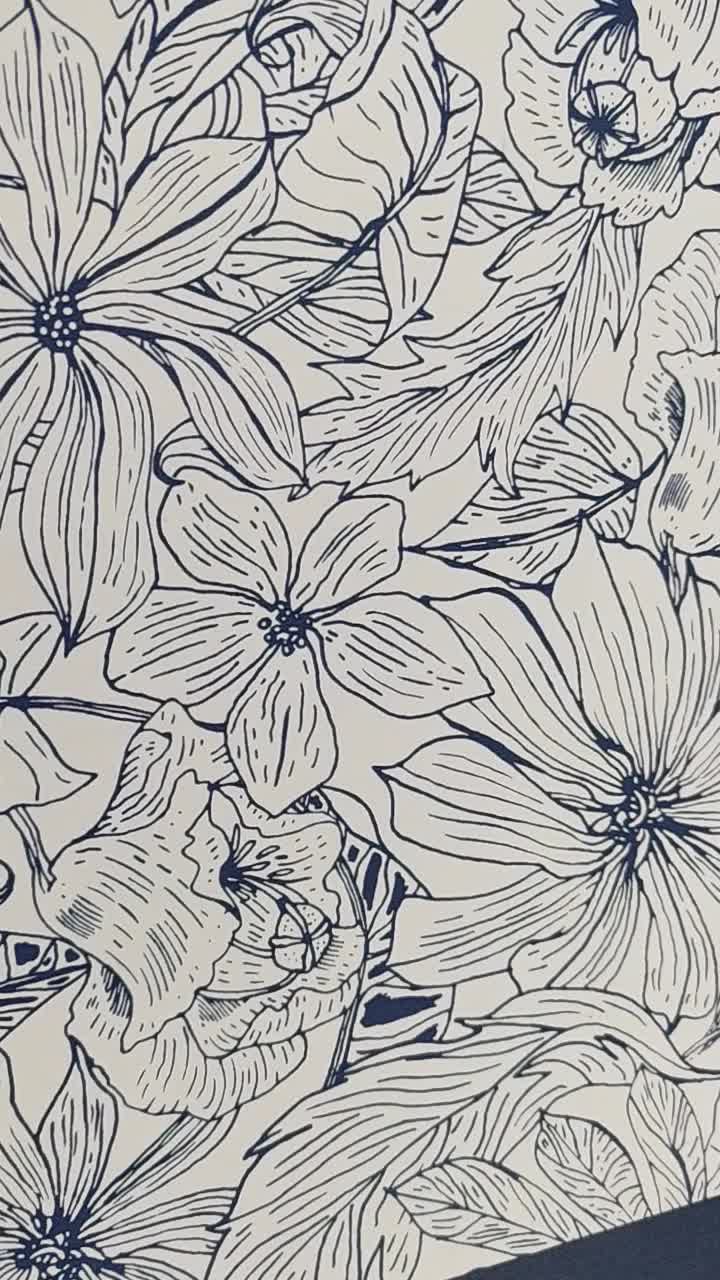 Kék trópusi virágmintás tapéta tengerpati hangulattal