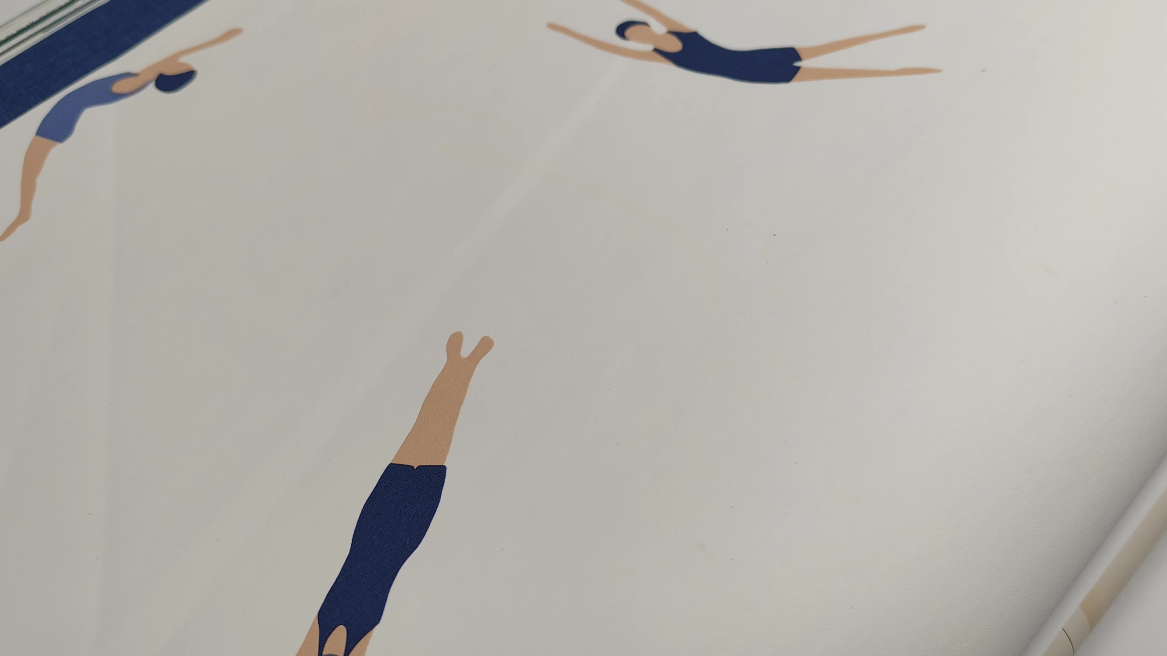 Fehér retro hangulat tapéta sötétkék strand figurákkal