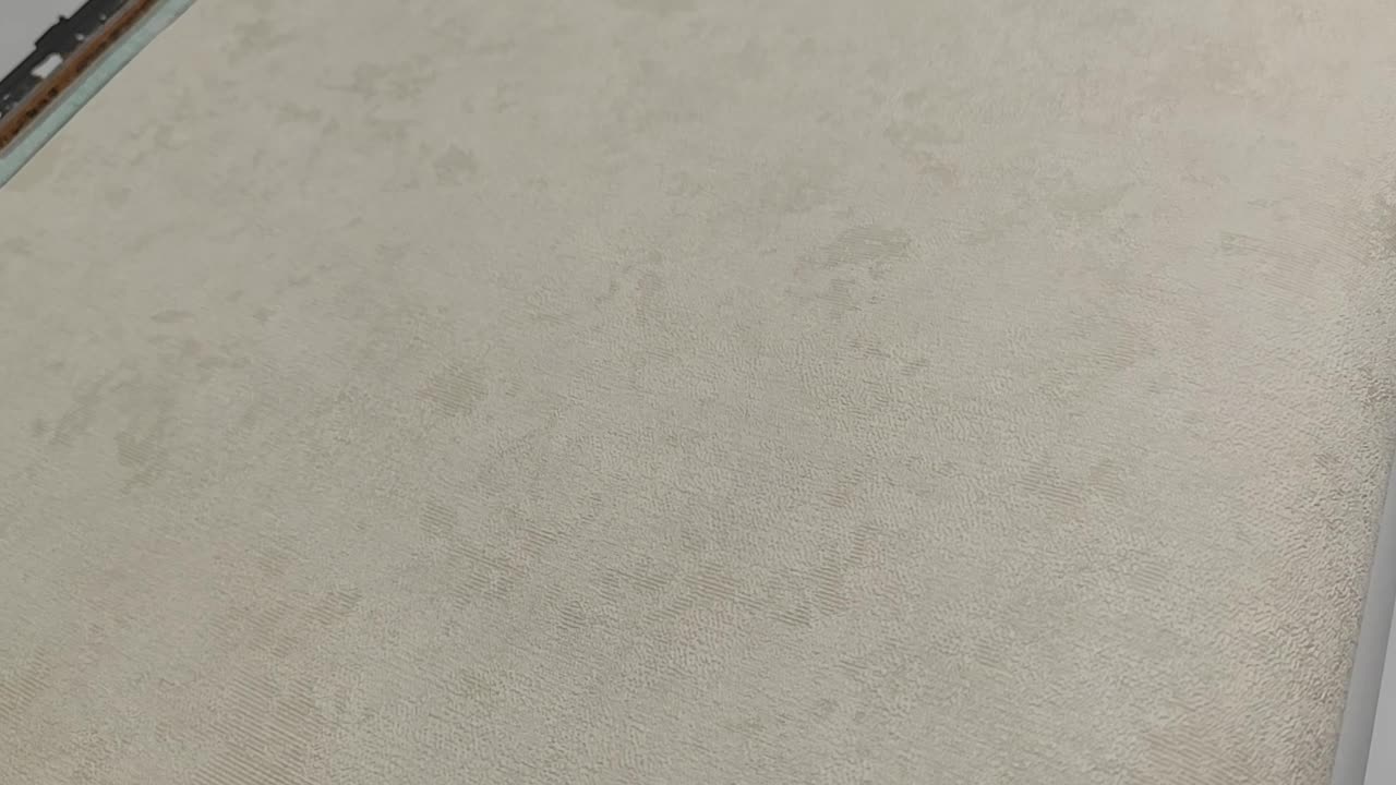 Koptatott mintázatú krém és természetes bézs színű tapéta