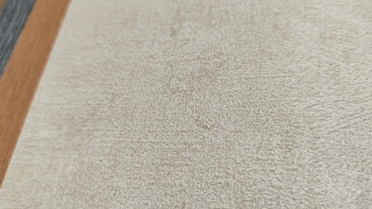 Krém és bézs színű struktúrált betonhatású tapéta