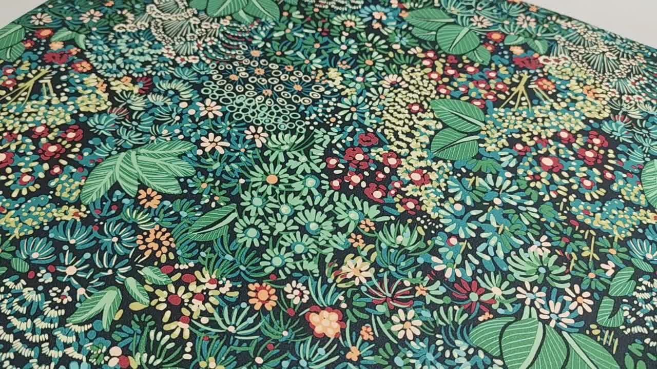 Zöld apró levél és virágmintás vlies design tapéta