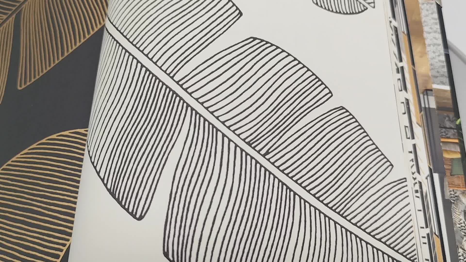 Fekete fehér tapéta pálmalevél mintával skandináv stílusban