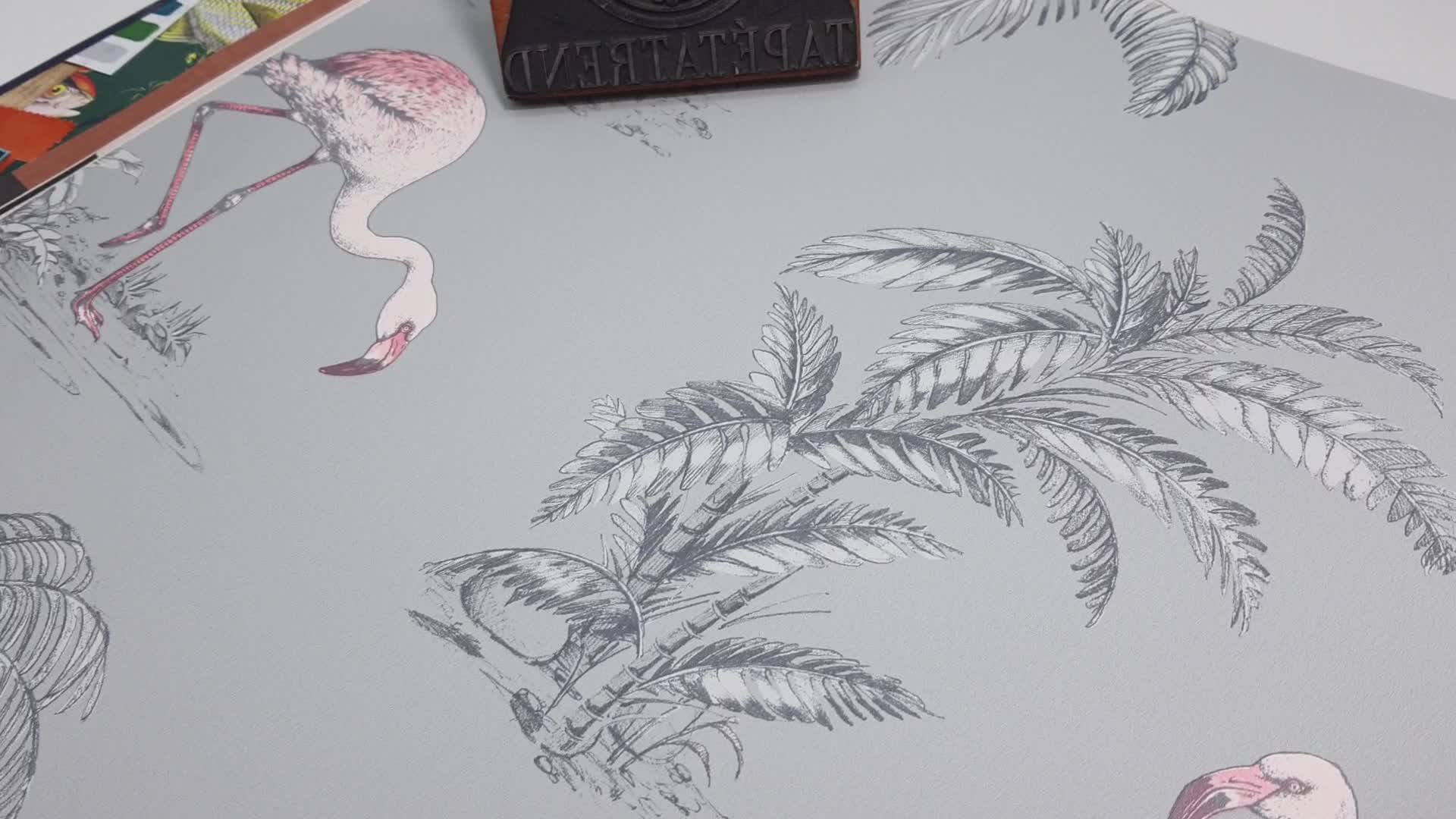 Szürke tapéta trópusi stílusban flamingó mintával