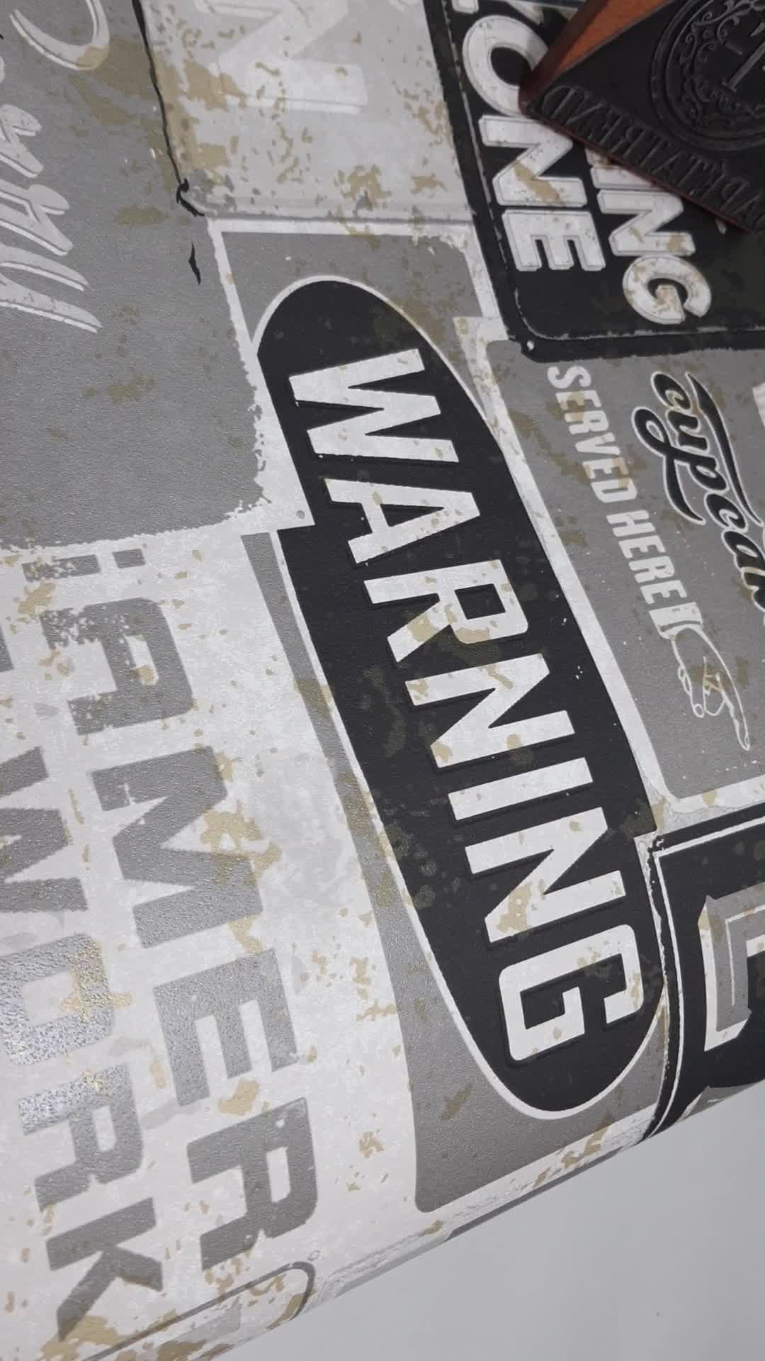 Szürke loft hangulatú tábla mintás vlies tapéta