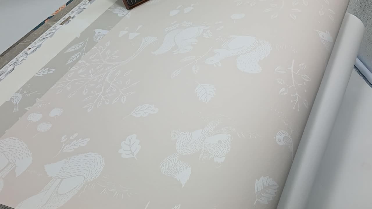 Angol country élővilág mintás vintage stílusú rózsaszín és fehér színű design tapéta