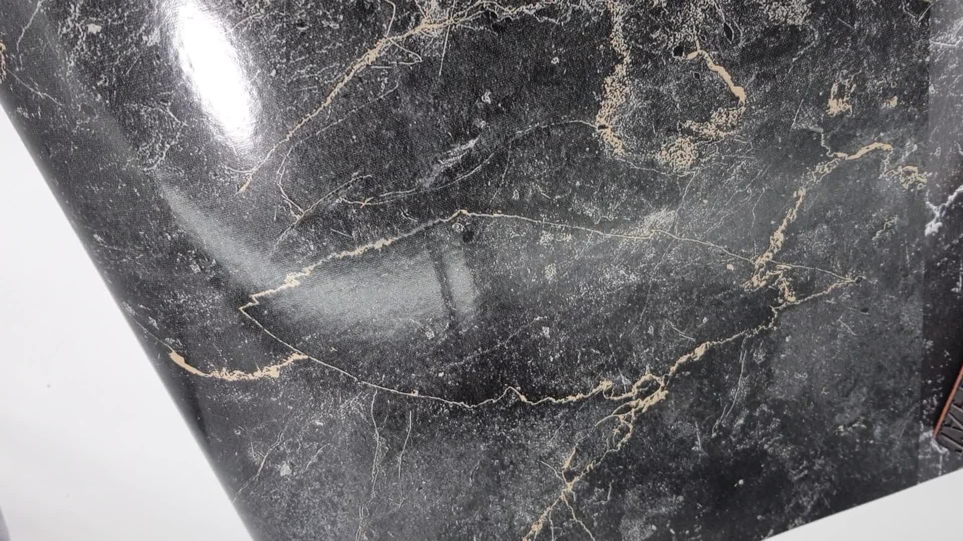 Márvány mintás tapéta fekete fakó arany színekkel fényes felülettel