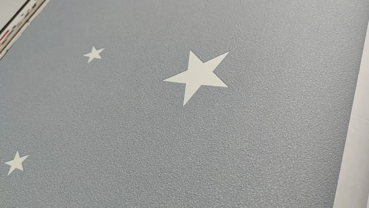 Szürke sötétben foszforeszkáló csillag mintás gyerek tapéta