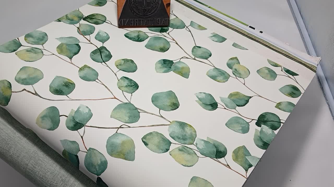 Zöld fehér skandináv stílusú levélmintás vlies tapéta