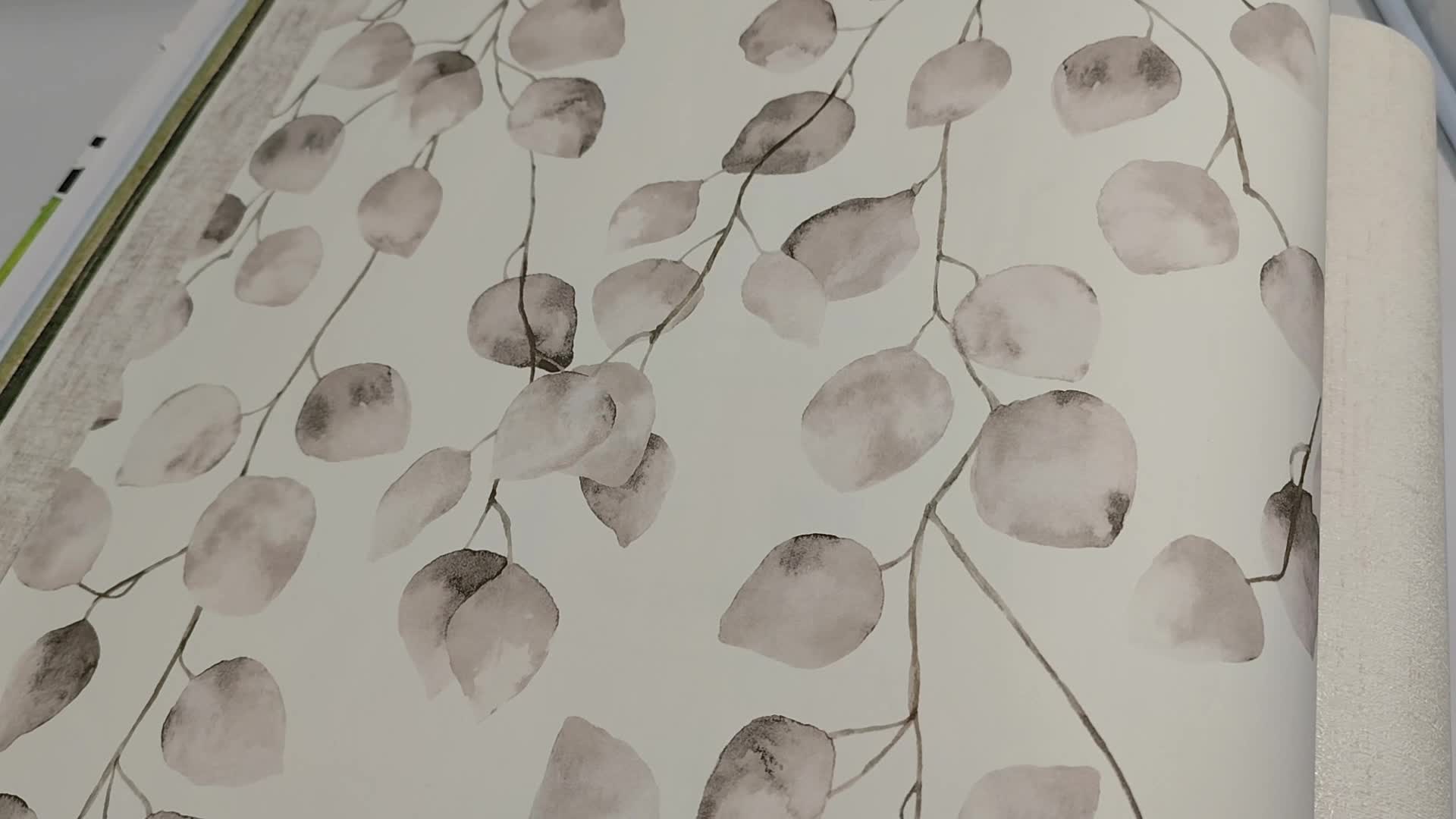 Bézs levélmintás modern vlies tapéta