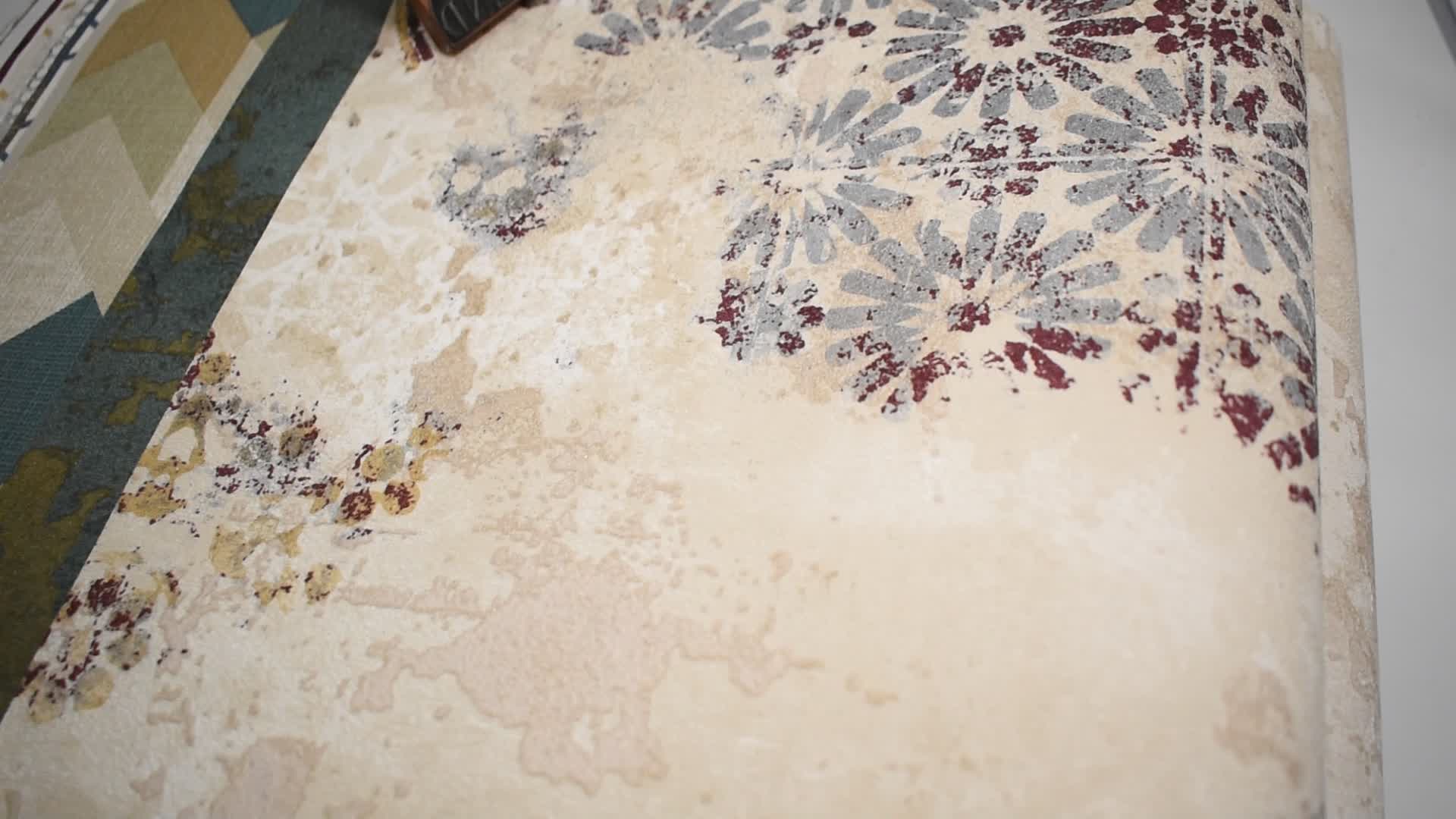 Exkluzív tapéta népies hangulatú mintával