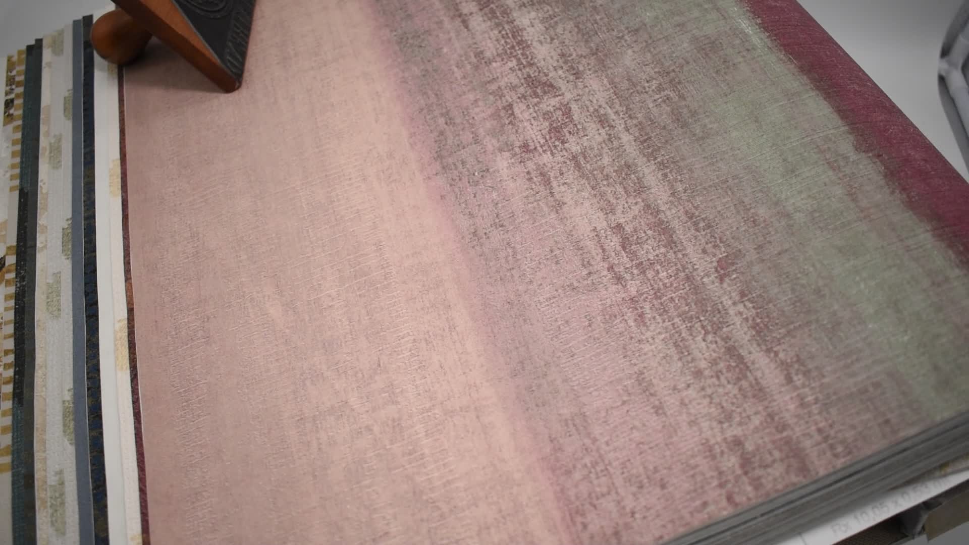 Bordó-piros csíkos mintás luxus tapéta