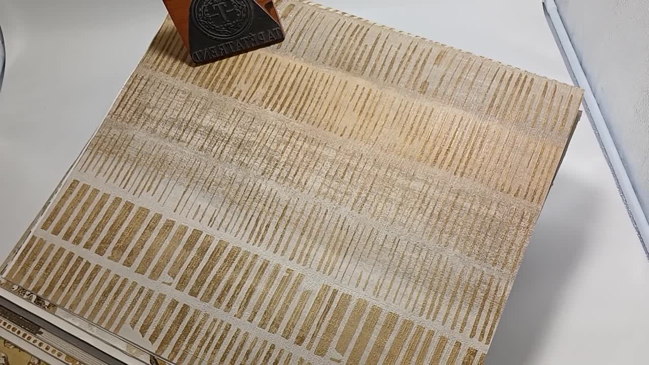 Aranybarna modern csíkos mintás vinyl mosható felületű luxus tapéta