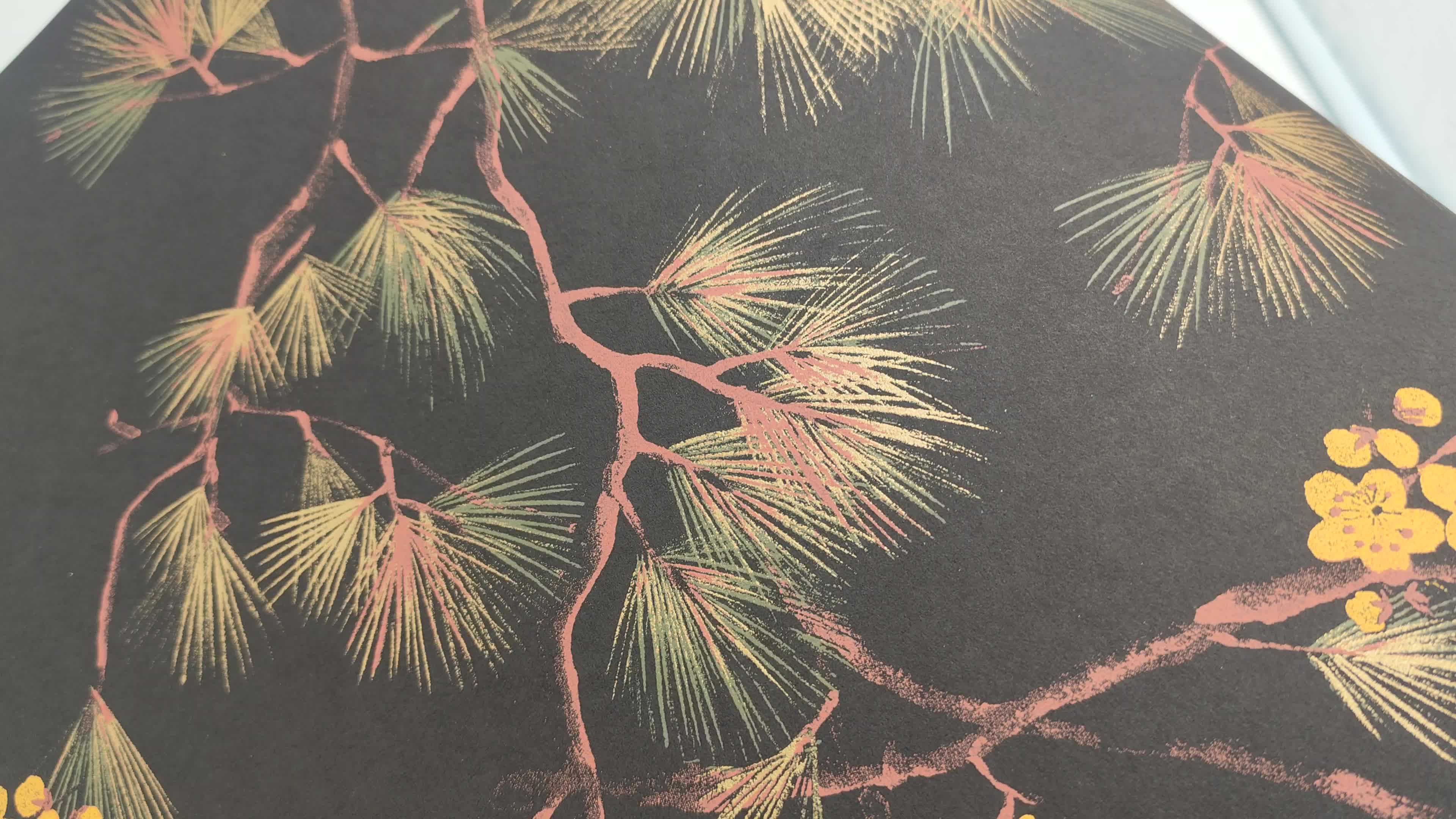 Fekete japán stílusú faág és levél mintás Khroma design tapéta