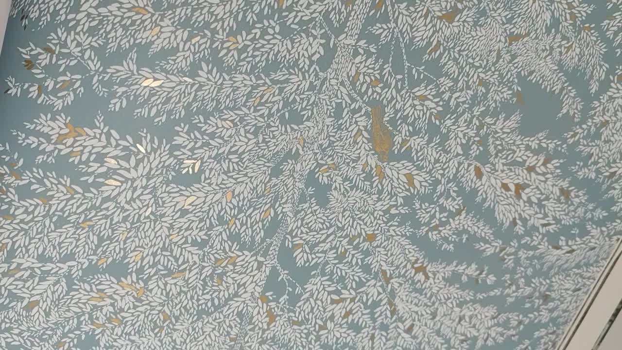 Türkiz fa mintás design tapéta arany levél és madár mintákkal