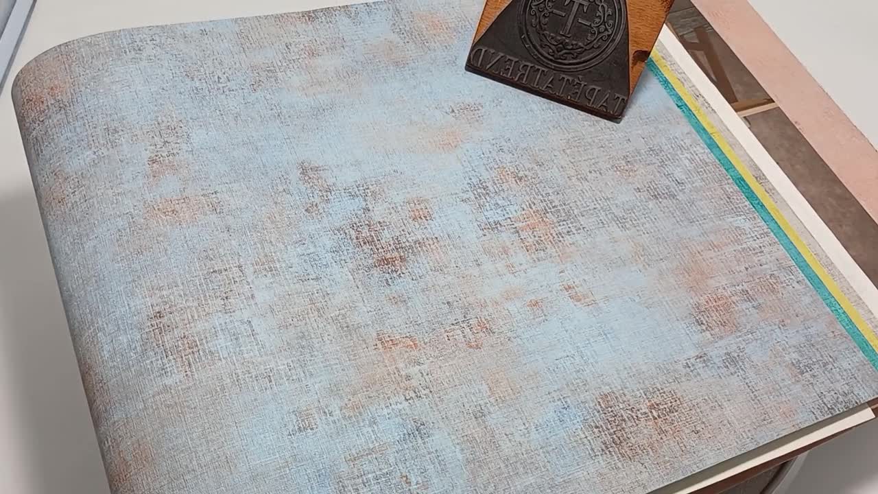 Koptatott, foltos hatású strukturált tapéta pasztell türkiz, bronz színben