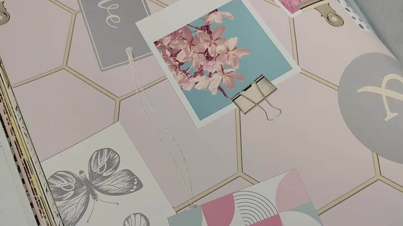 Rózsaszín kollázs mintás tapéta