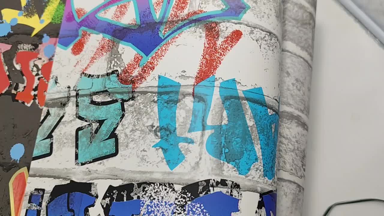 Szines graffiti mintás tini tapéta