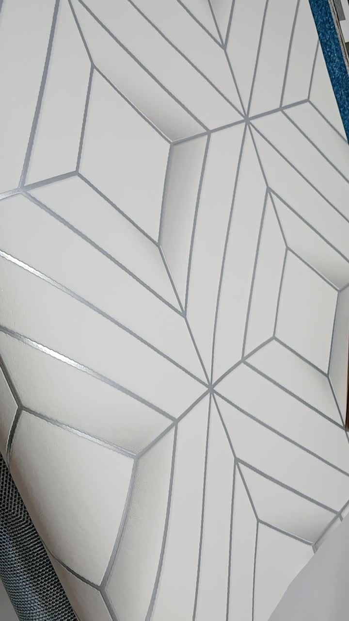 Szürke fehér geometrikus rombusz mintás vlies dekor tapéta